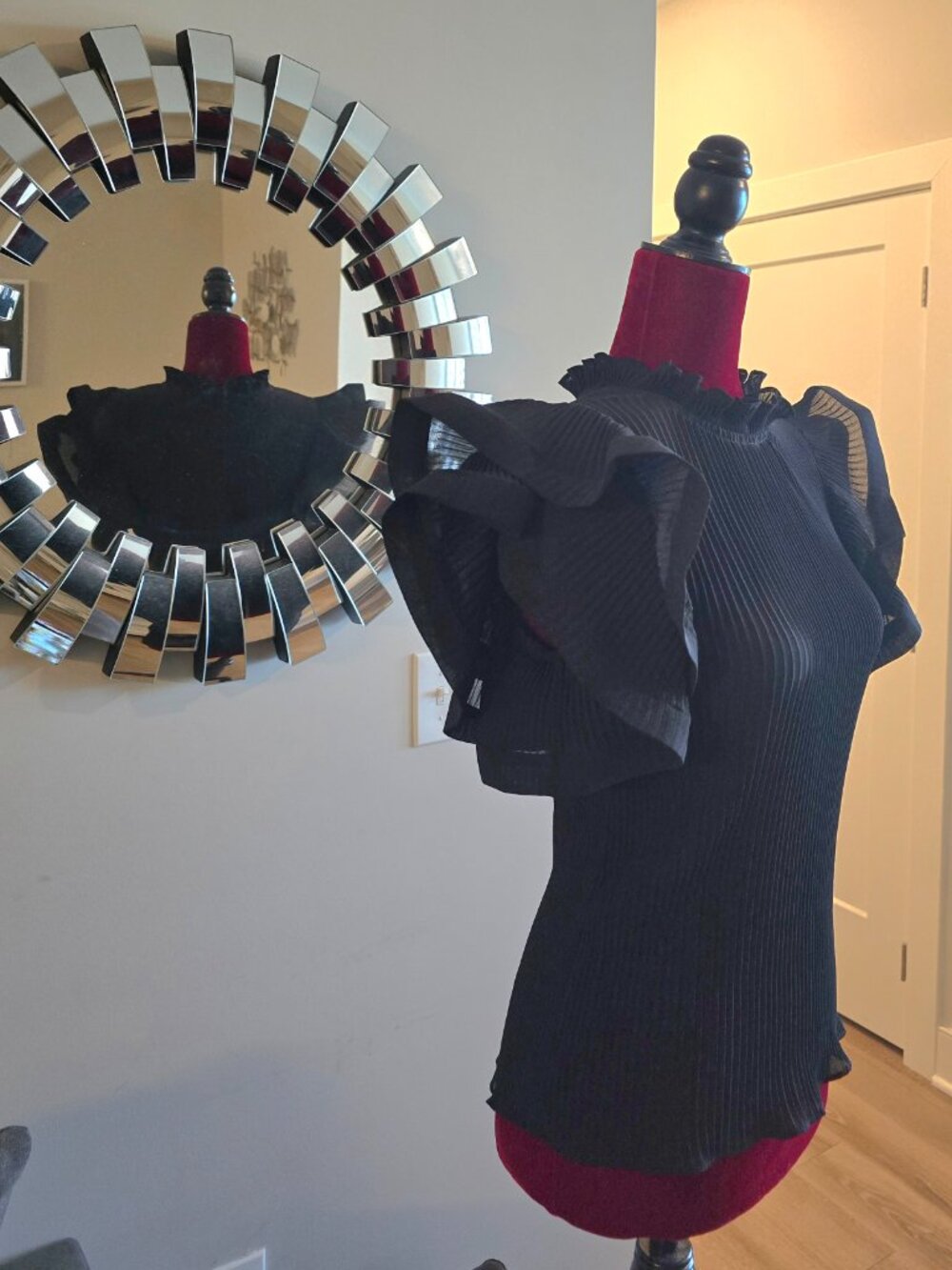 Boutique Black Flare Blouse - Picture 5 of 5